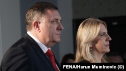 Bosnian Serb politicians Milorad Dodik (left) and Zeljka Cvijanovic (file photo)