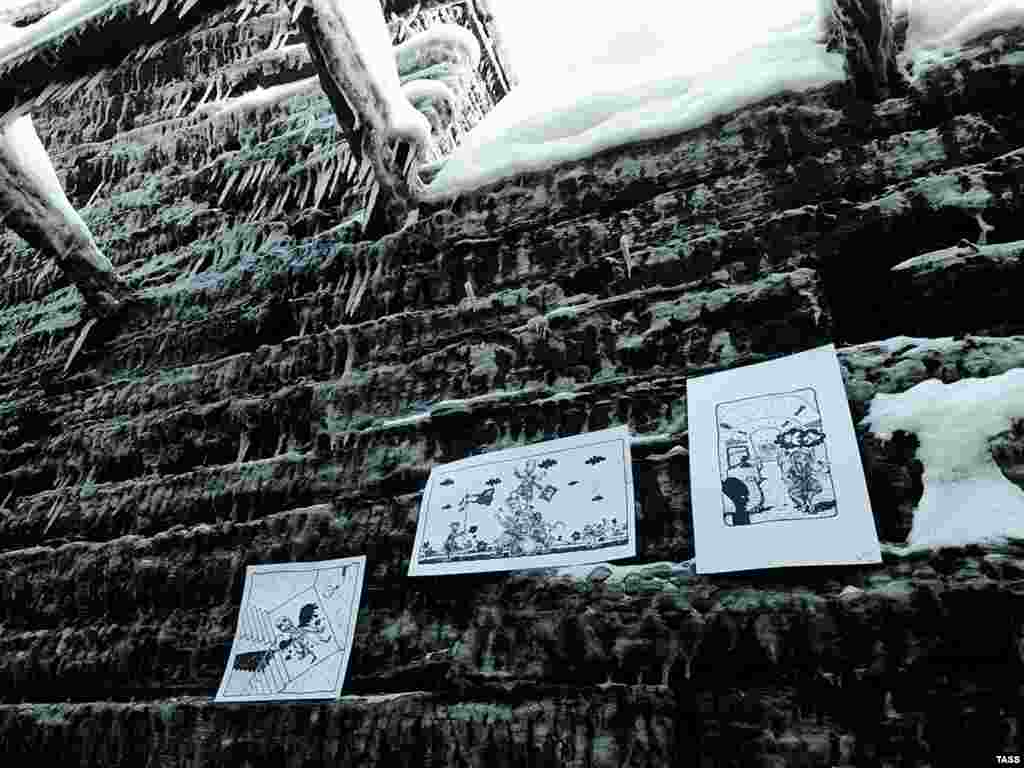 Выставка иллюстраций к произведениям Венедикта Ерофеева, выполненных художником Антоном Болкуновым, на стенах сгоревшей дачи Муромцева в Царицыне, где располагался народный музей писателя. 