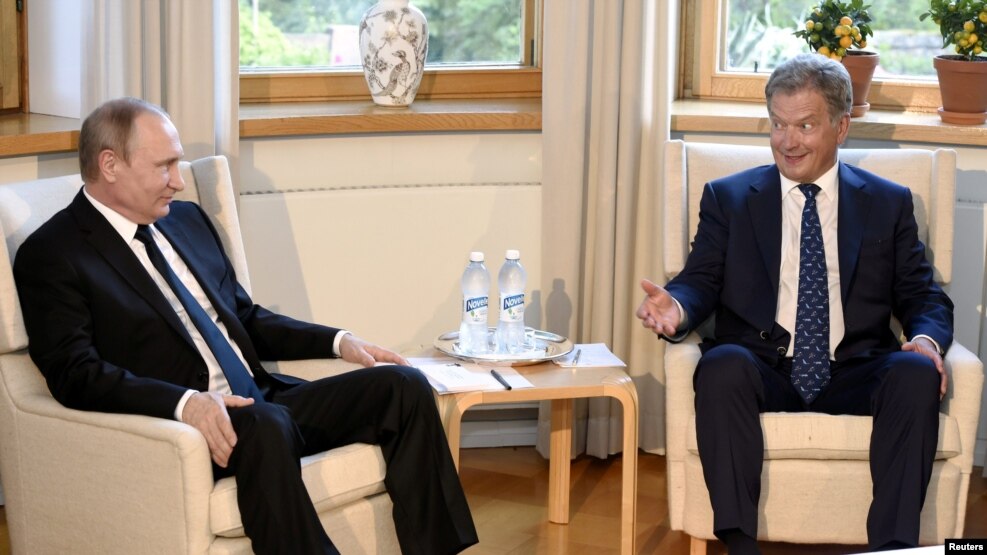 Vladimir Putin (majtas) dhe Sauli Niinisto gjatë takimit të djeshëm në Naantali të Finlandës
