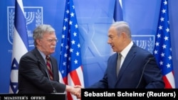 Benjamin Netanyahu (sağda) və John Bolton 