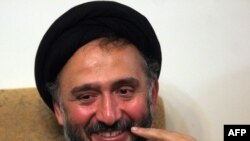 محمد علی ابطحی اندکی پس از آزادی از زندان