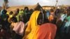 Сердобольные французы хотели помочь сиротам, но оказались за решеткой. Беженцы Дарфура после пятничной молитвы