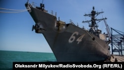Амэрыканскі эсьмінец USS Carney ў Адэсе, ліпень 2017 году