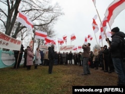 Па традыцыі наведваньне месцаў Слуцкага збройнага чыну пачынаецца з Грозава