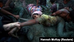 Рохинджа, бегущие из Мьянмы в Бангладеш
