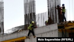 georgia -- builders.Construction area. Tbilisi, 18Aug2016