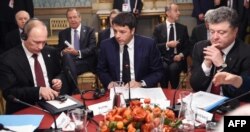 Putin, Porosenko si premierul italian Matteo Renzii]n aceasta dimineata la Milano.