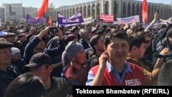 Участники митинга в поддержку Садыра Жапарова. 2 марта 2020 года.