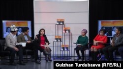 RFE/RL Kyrgyz Service Director Venera Djumataeva speaks at the launch of the book Ulanbek Egizbaev: In Search Of Truth at RFE/RL’s Kyrgyz bureau in Bishkek on November 13.