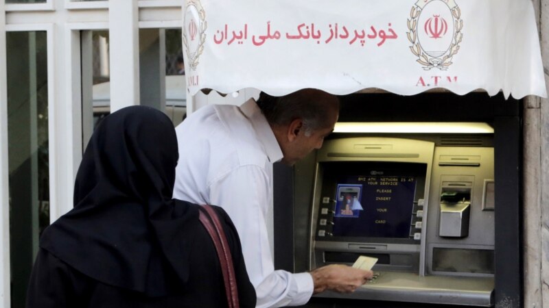 ايران د ځينو افغان کډوالو بانکي کارتونه بند کړي