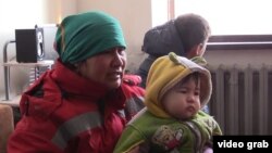 Многодетная мать Бахтугыль Асылбекова с детьми в квартире недостроенного дома. Астана, 9 января 2017 года.