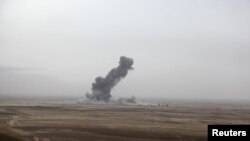 Дым пасьля ўдару заходняй авіяцыі па пазыцыях «Ісламскай дзяржавы» непадалёк ад гораду Кіркук у Іраку
