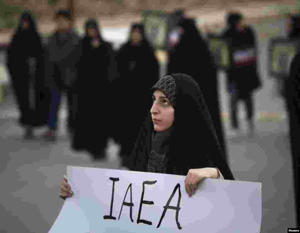 Од протестите во иранскиот град Исфахан 15.11.2011.