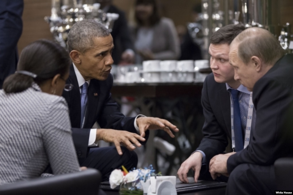 Obama takohet me Putinin në kuadër të samitit të G20-ës në resortin Regnum Carya, në Antalia të Turqisë, më 15 nëntor 2015.