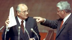 Mikhail Gorbachev (sol), Boris Yeltsin, 23 avqust 1991