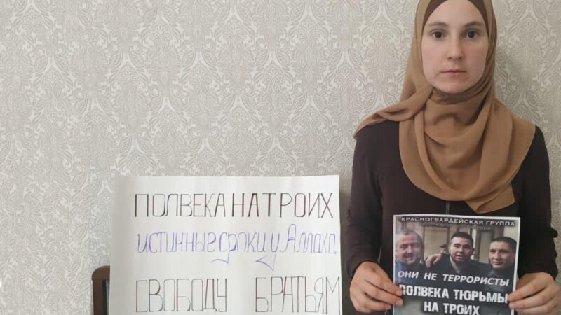 В Крыму проводят масштабный флешмоб в поддержку крымских татар накануне вынесения им приговора (+фото)