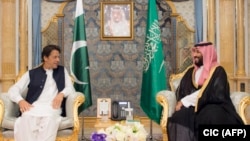 Princi saudit i kurorës, Mohammed bin Salman (djathtas) dhe kryeminstri pakistanez, Imran Khan, foto nga arkivi.