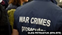 Нині Україна та Міжнародний кримінальний суд розслідують численні підозри росіянам у порушенні законів війни