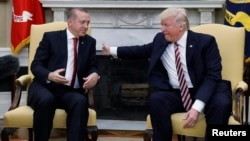 Turkish President Recep Tayyip Erdogan (left) meets with U.S President Donald Trump in the Oval Office of the White House in Washington, D.C., on May 16.