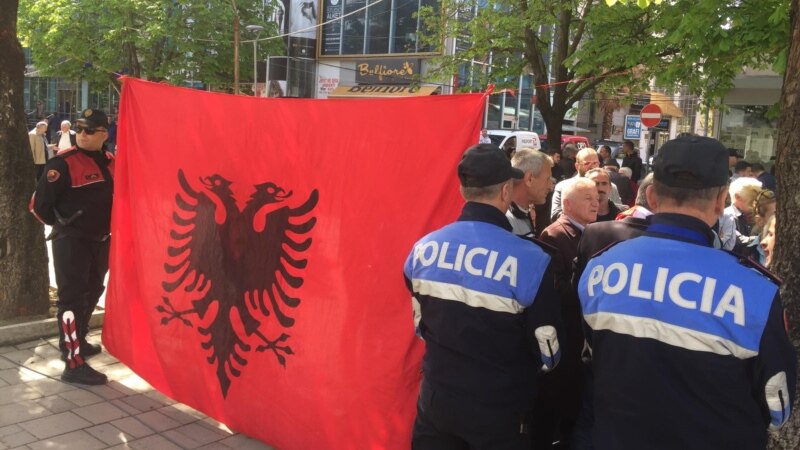 Shqipëria proteston, Rama zotohet për zgjidhje