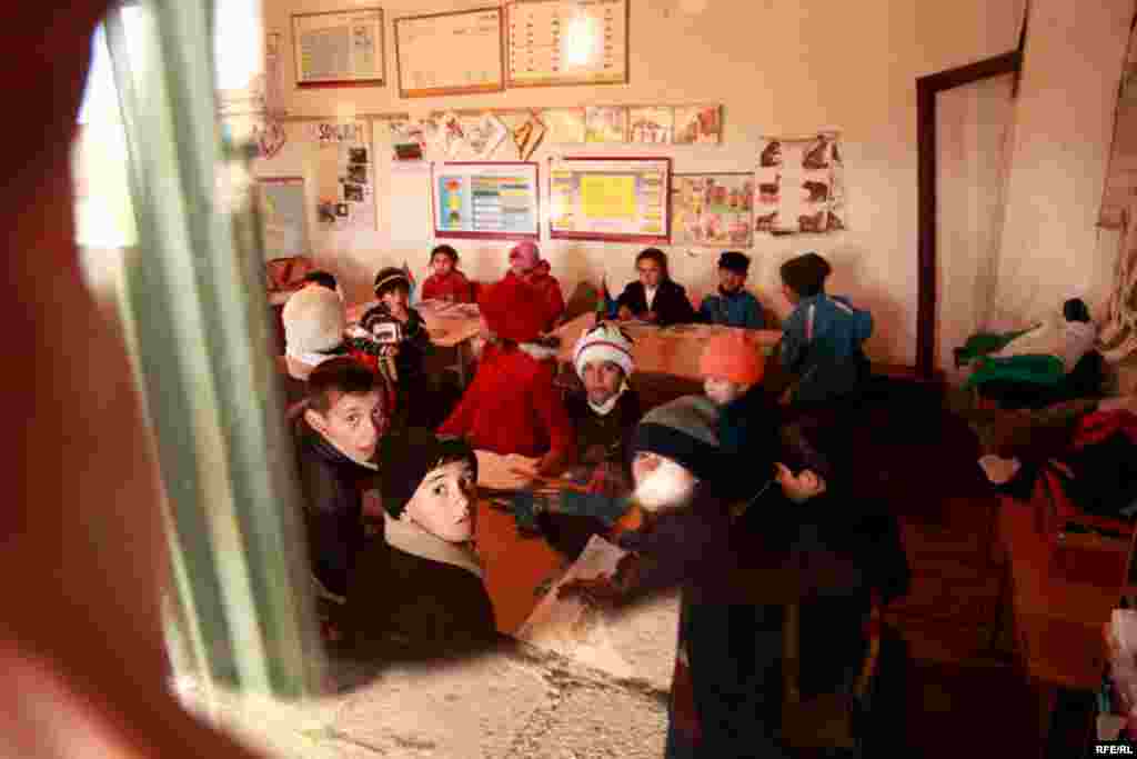 Ucqarlarda bəzi məktəblər #4