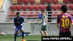 22-летний Стивен Адеподжу приехал в Абхазию из Нигерии специально, чтобы играть в футбол