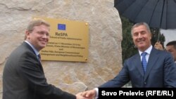 Komesar za proširenje EU Štefan File i crnogorski premijer u ostavci Milo Đukanović, novembra 2010 u Danilovgradu 