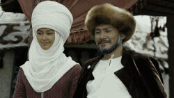Азиз Мурадиллаев в роли Алымбека Датки в фильме «Курманжан Датка». 