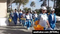 د ترکمنستان یو شمېر زده کوونکي