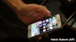 Među ispitanicima starosti od 16 do 74 godine koji su koristili internet tokom tri meseca pre istraživanja, 74 odsto je čitalo onlajn vesti i časopise