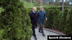 Vladimir Putin și Gherman Gref, fost ministru al Dezvoltării Economice și Comerțului (2000-2007), în prezent președintele Sberbank - cea mai mare bancă de stat din Rusia
