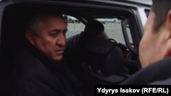 Жалил Атамбаев отвечает на вопросы корреспондента «Азаттыка» Ыдырыса Исакова. Фрагмент из расследования.