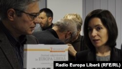 Maia Sandu și Vitalie Ciobanu la o lansare de carte a Europei Libere