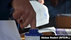 آرشیف/ یکی مراکز رای دهی در بامیان 