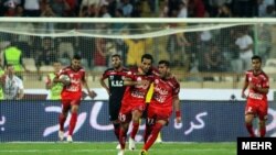 در جدال پرسپولیس و فولاد، پرسپولیسی‌ها در دومین دقیقه به گل رسیدند 