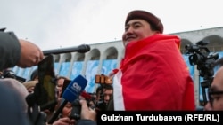 Гражданский активист Улан Усойун на одной из акций в Бишкеке.