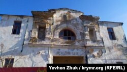Разрушающийся кинотеатр «Родина» в Балаклаве
