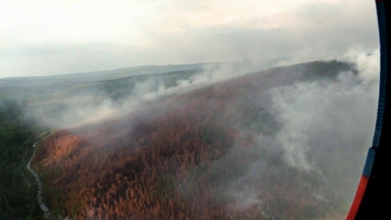 Се шири пожарот во Иркутск, горат над 720.000 хектари шума