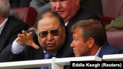 Ruski milioneri Ališer Usmanov i Roman Abramovič, tada vlasnici fudbalskih klubova Arsenal i Čelsi 