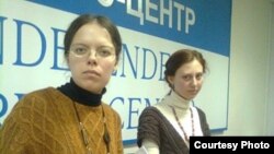 Правозащитница Надежда Низовкина (слева) 