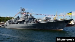 Фрегат «Гетман Сагайдачный» в порту Одессы во время празднования Дня Военно-морских сил Украины, 1 июля 2018 года