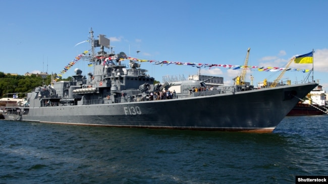 Украинский фрегат “Гетман Сагайдачный” в порту Одессы во время празднования Дня Военно-морских сил Украины, 1 июля 2018 года