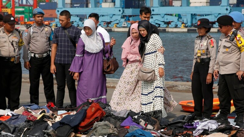 Власти Индонезии исключили взрыв на борту разбившегося Boeing'а 