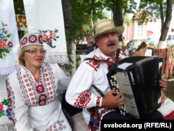 Віктар Яцко з Падгальля з аднавяскоўкамі