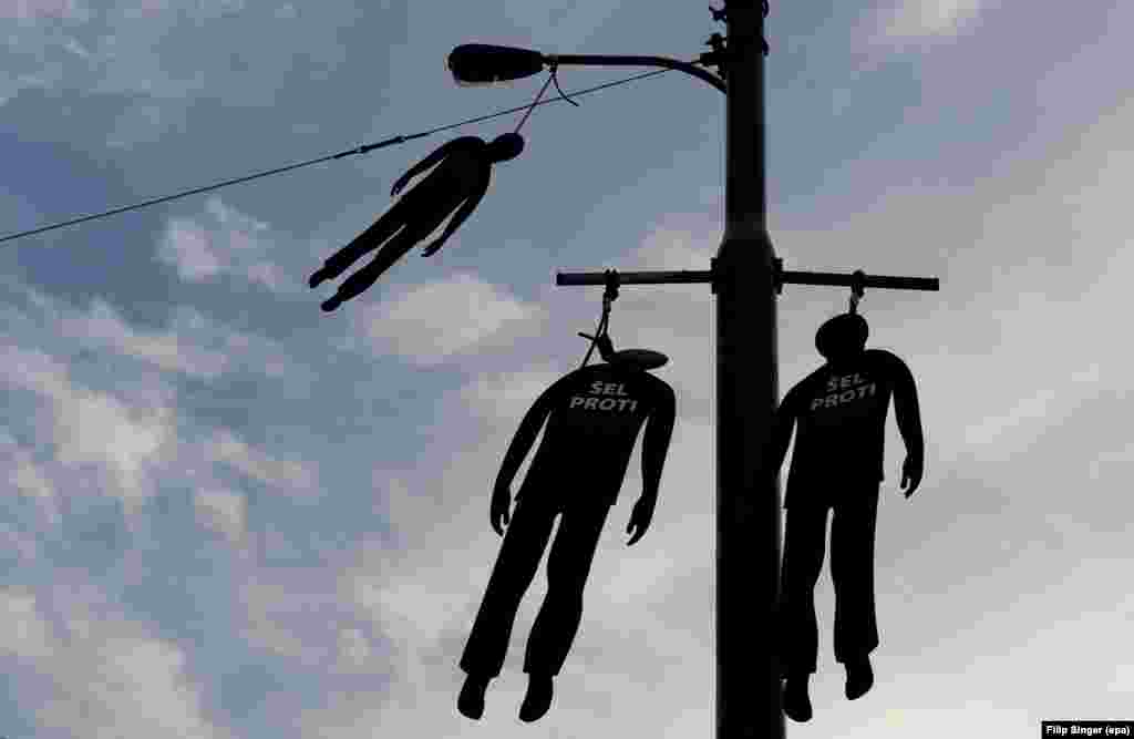 Hanged dummies with "Was against the Communist Party" written on them dangling from a street lamp in Prague. The dummies have been installed in several cities to symbolize the people executed in Czechoslovakia for political reasons during the Communist reign (1948-89) and show alarm at the high numbers in opinion polls enjoyed by the communists ahead of the elections.