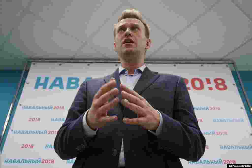 Алексей Навальный приехал в Казань из Уфы, где он открыл штаб и&nbsp;дал интервью&nbsp;&quot;Idel.Реалии&quot;