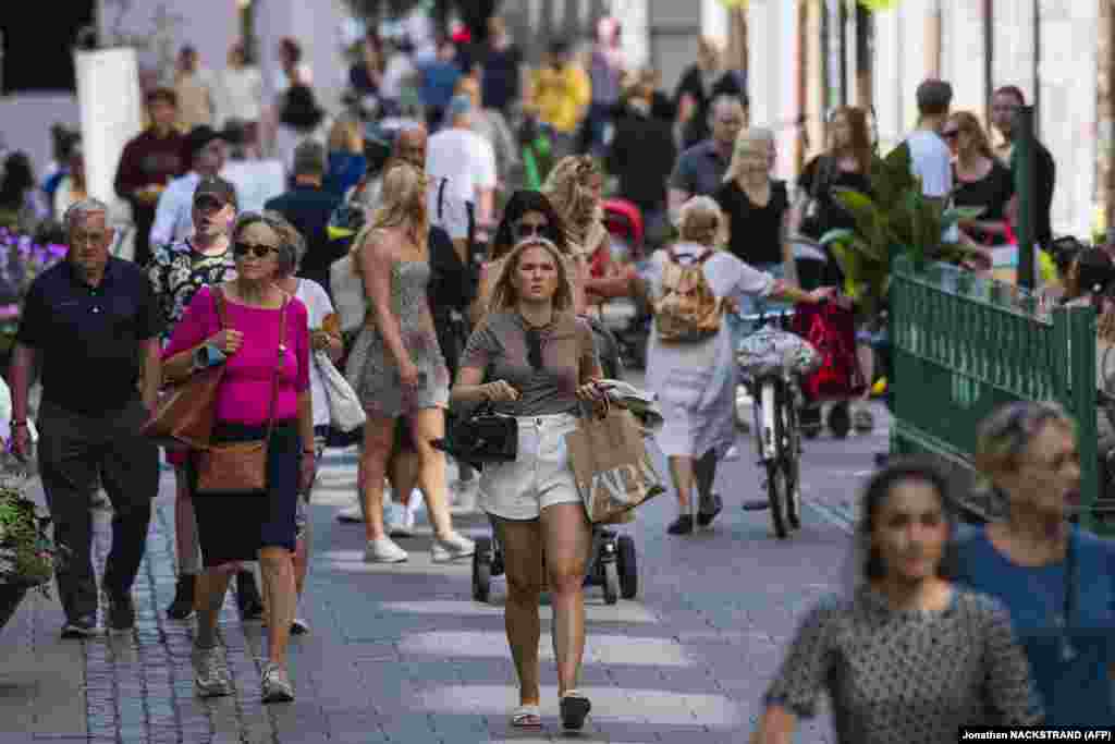 Míg a világ nagy része bezárkózott, addig Svédország egy eltérő stratégiát választott. 2020. július 27-én tömve voltak a főváros, Stockholm utcái. &nbsp;