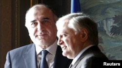 Russia -- Armenian Foreign Minister Edward Nalbandian (R) and his counterpart from Azerbaijan Elmar Mammadyarov look on after shaking hands during a session of the Council of Foreign Minister of the Commonwealth of Independent States (CIS), in Moscow, Apr