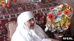 Сахан Досова празднует свой 130-й день рождения. Караганда, 27 марта 2009 года.