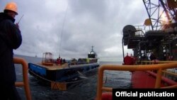 Перемещение буровых вышек "Черноморнефтегаза" В-312 и В-319